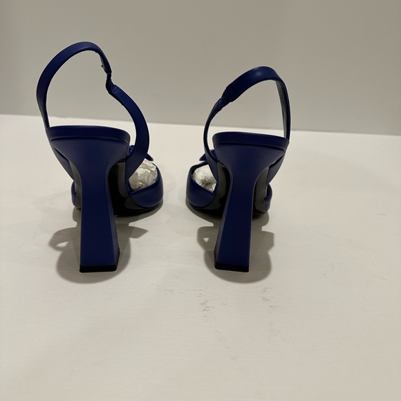 Versace La Medusa Blue Slingback Pumps Sz 38.5 | 100% Authentic - Picture 7 of 13